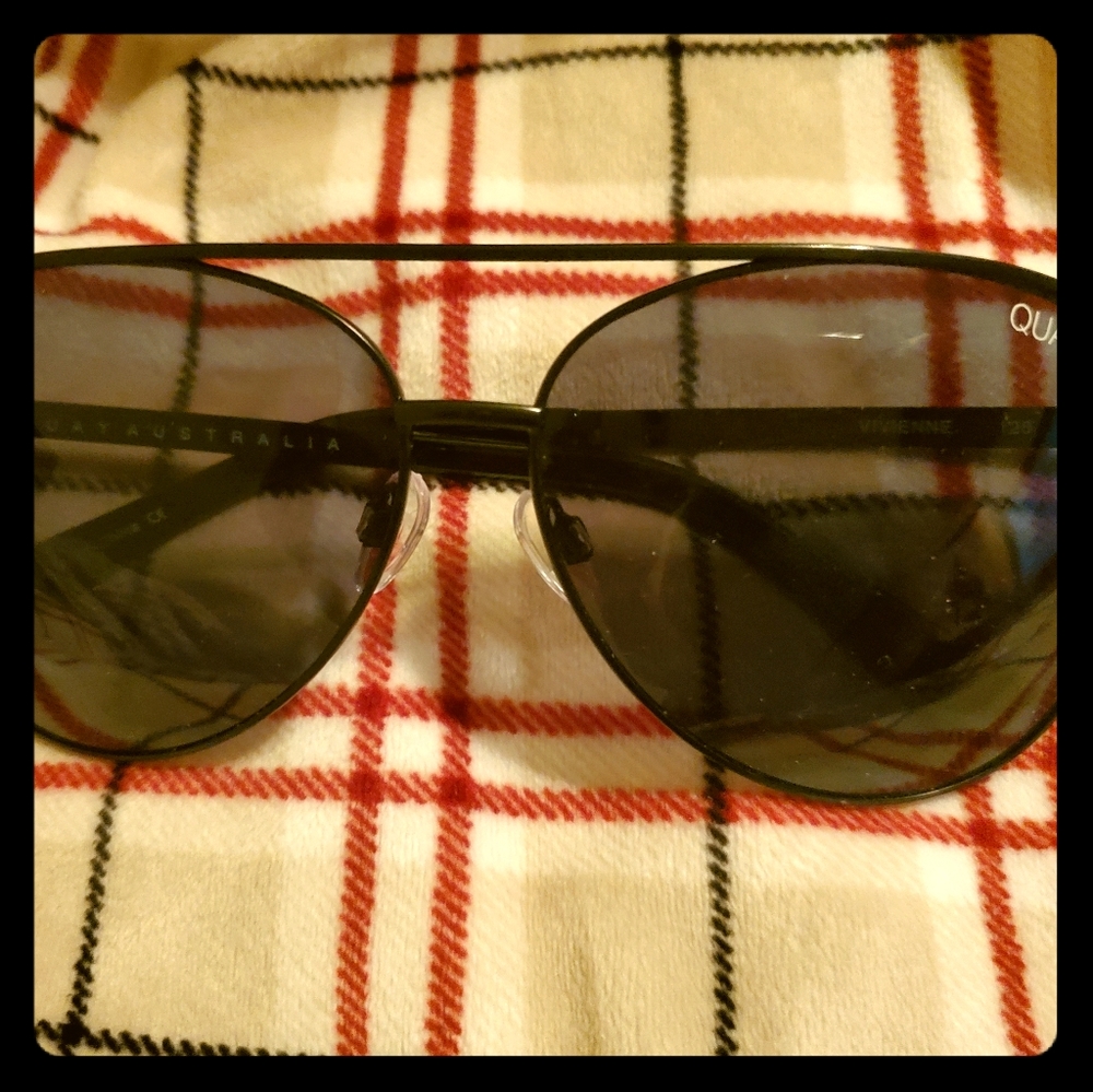 Quay aviator sunglassea